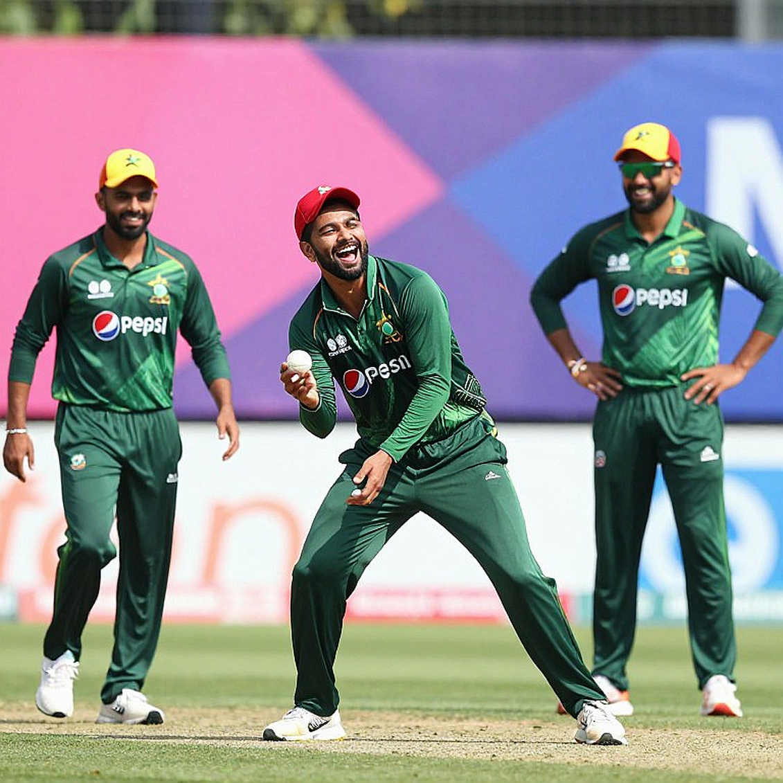 লাল থেকে গোলাপি নয়: টেস্ট ক্রিকেটের বল পরীক্ষা ও সময় নষ্টের শাস্তি আসলে কী বদলাচ্ছে লাল থেকে গোলাপি নয়: টেস্ট ক্রিকেটের বল পরীক্ষা ও সময় নষ্টের শাস্তি আসলে কী বদলাচ্ছে