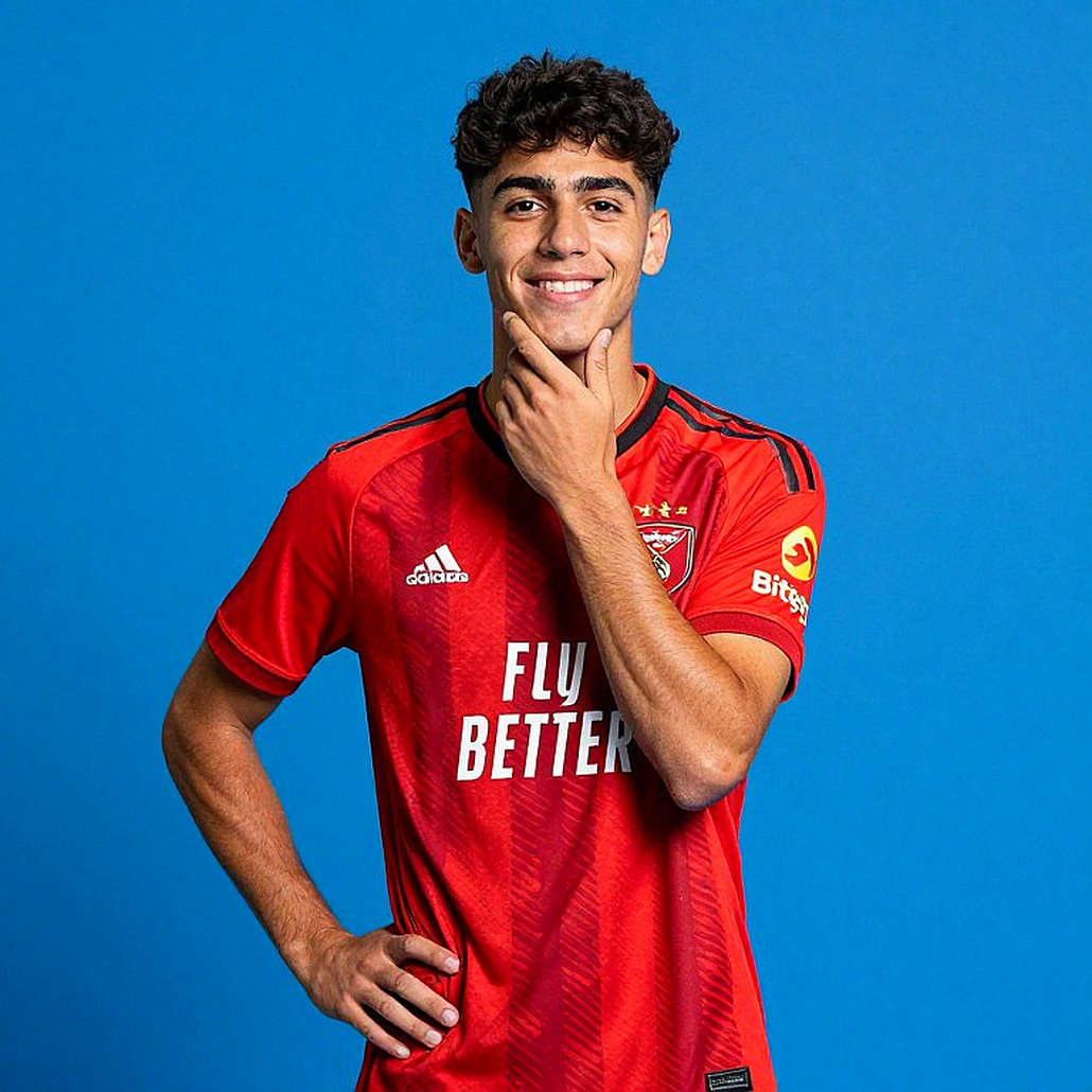 Gilberto Mora's European Move: The Rules and Geometry of a Liga MX Record Transfer Gilberto Mora's European Move: The Rules and Geometry of a Liga MX Record Transfer