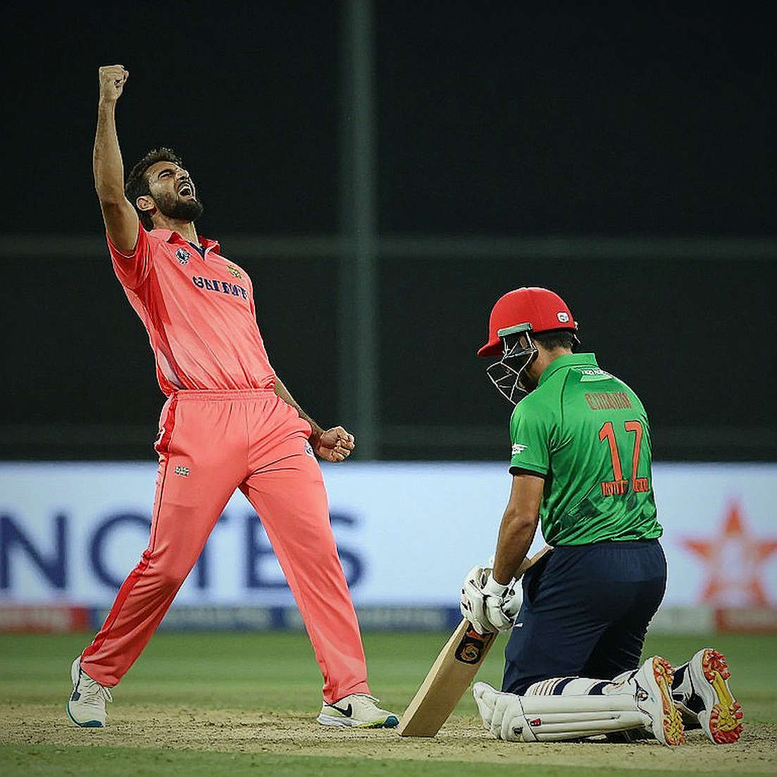 ইমপ্যাক্ট প্লেয়ারের খাতা: নিলামের টেবিলে অলরাউন্ডারের দাম চুপচাপ বদলে গেল কেন ইমপ্যাক্ট প্লেয়ারের খাতা: নিলামের টেবিলে অলরাউন্ডারের দাম চুপচাপ বদলে গেল কেন