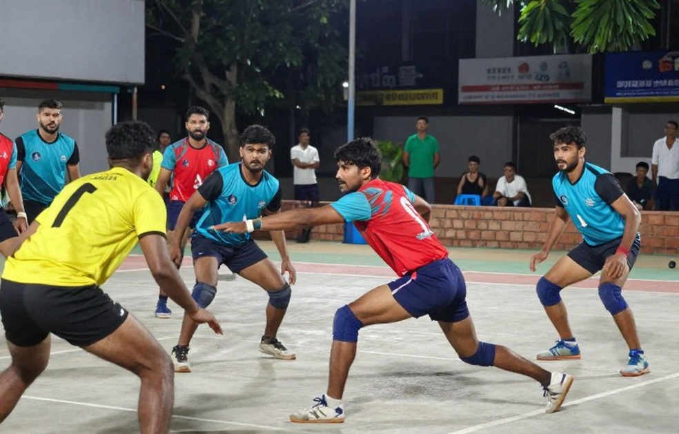 কাবাডি চ্যাম্পিয়ন্স লিগ: ১৯.২ লাখ টাকার ছাদ, হরিয়ানার পাঁচ শহর আর একটি অসম তুলনা কাবাডি চ্যাম্পিয়ন্স লিগ: ১৯.২ লাখ টাকার ছাদ, হরিয়ানার পাঁচ শহর আর একটি অসম তুলনা