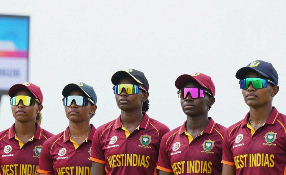 এশিয়ার ক্রিকেট, ফাঁকা গ্যালারির গান আর একটি পরিবারের অপেক্ষা
