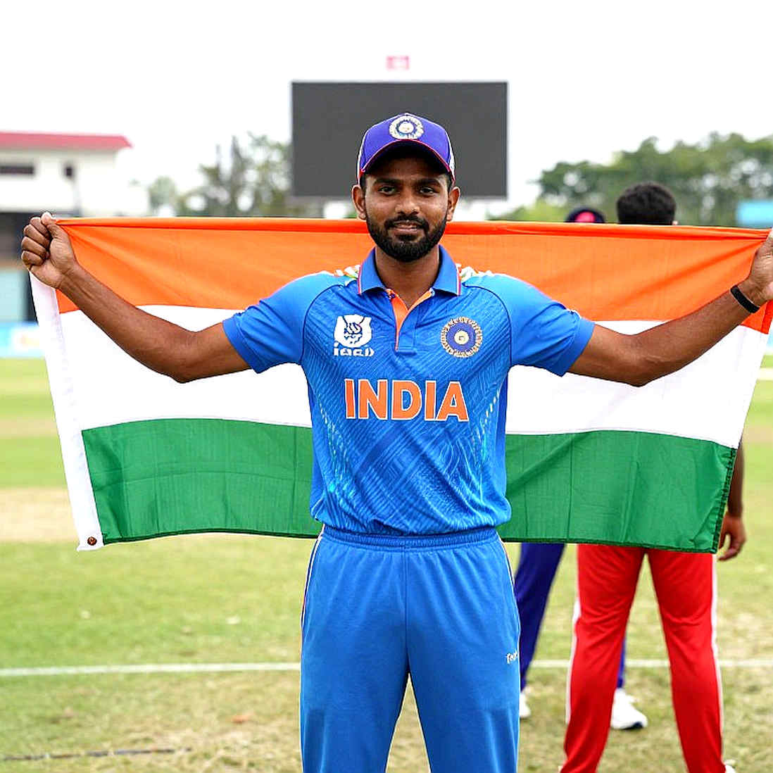 বেনাপোলের এগারোটি সীমান্ত আর একটি চাদরের পর্দা: খুলনার অন্ধকারে যেভাবে ক্রিকেট আমাদের ঘরের খেলা হয়ে উঠল বেনাপোলের এগারোটি সীমান্ত আর একটি চাদরের পর্দা: খুলনার অন্ধকারে যেভাবে ক্রিকেট আমাদের ঘরের খেলা হয়ে উঠল